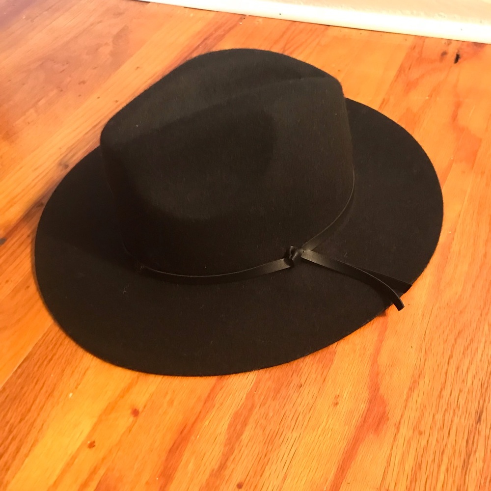 Trendy black hat